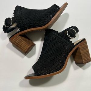 Women’s Vince Camuto Sandal (Size: 6.5)